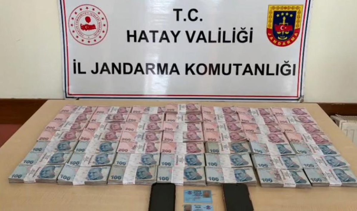 Sahte Kimlikle Savcı ve Polis Kılığına Giren Dolandırıcılar Yakalandı