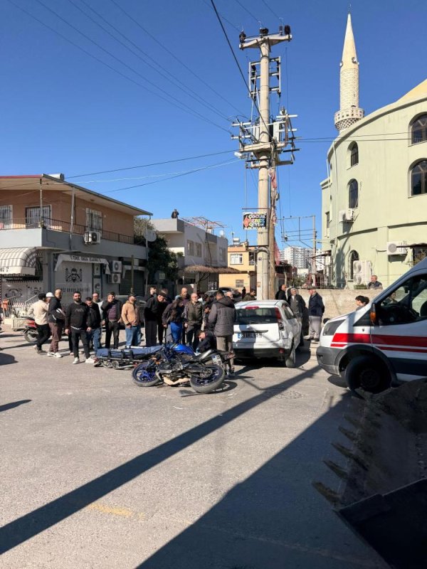 Tarsus’ta Otomobil ile Motosiklet Çarpıştı