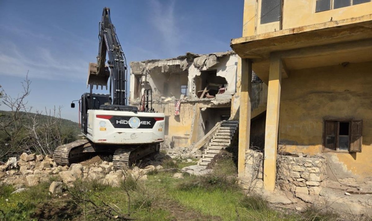 Akdeniz’de Metruk Yapılar Yıkılıyor