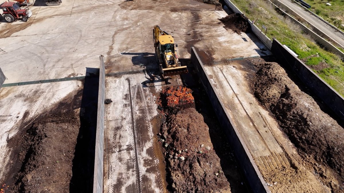 Organik Atıklar Komposta Dönüşüyor