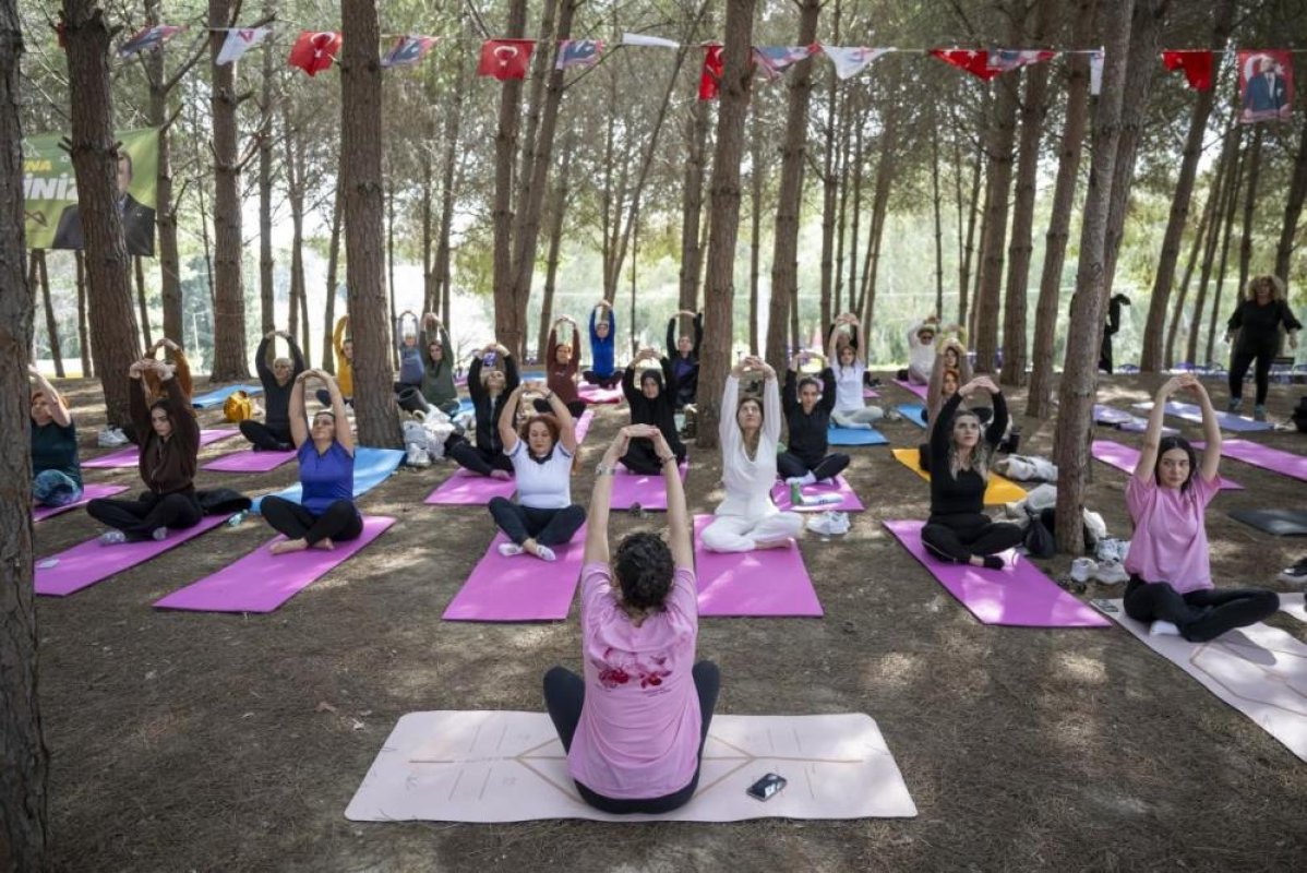 Mersin’de Kadınlar Doğada Yoga ve Sanatın Keyfini Çıkardı