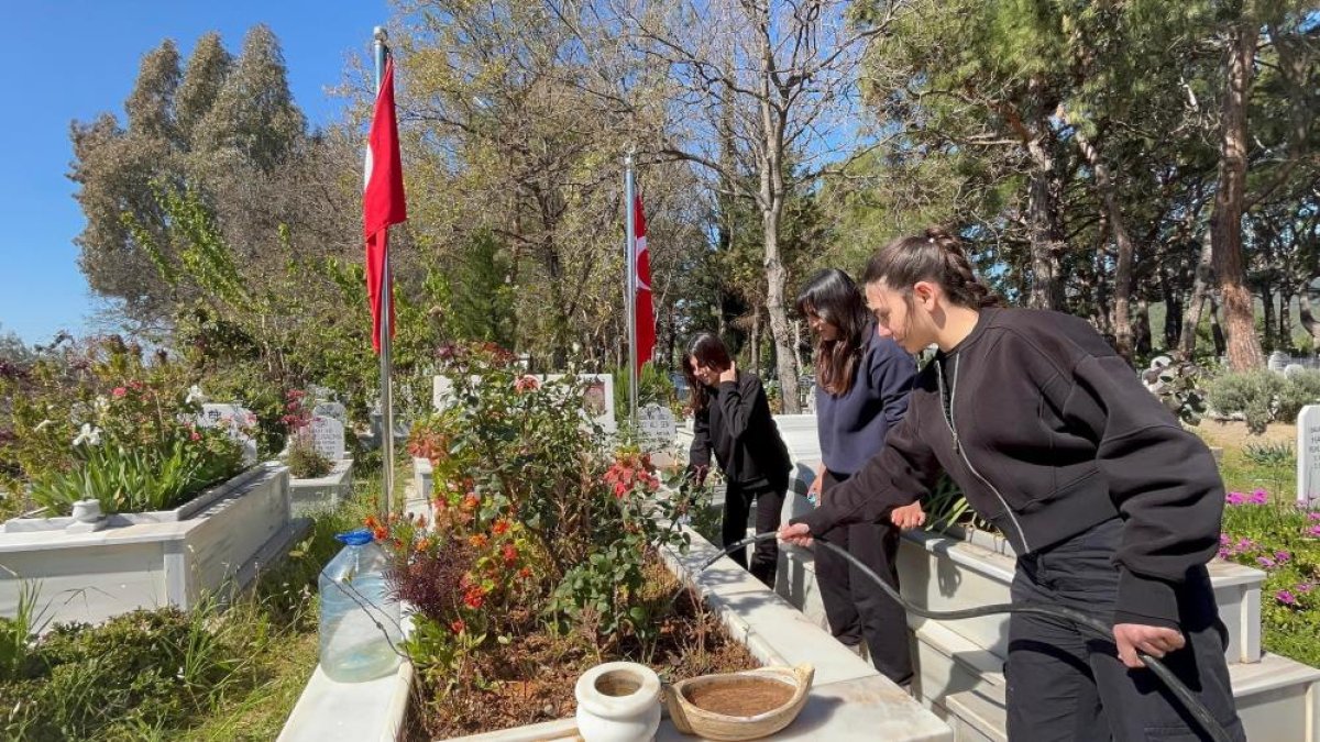 Bozyazı’da Öğrenciler Şehitleri Ziyaret Etti