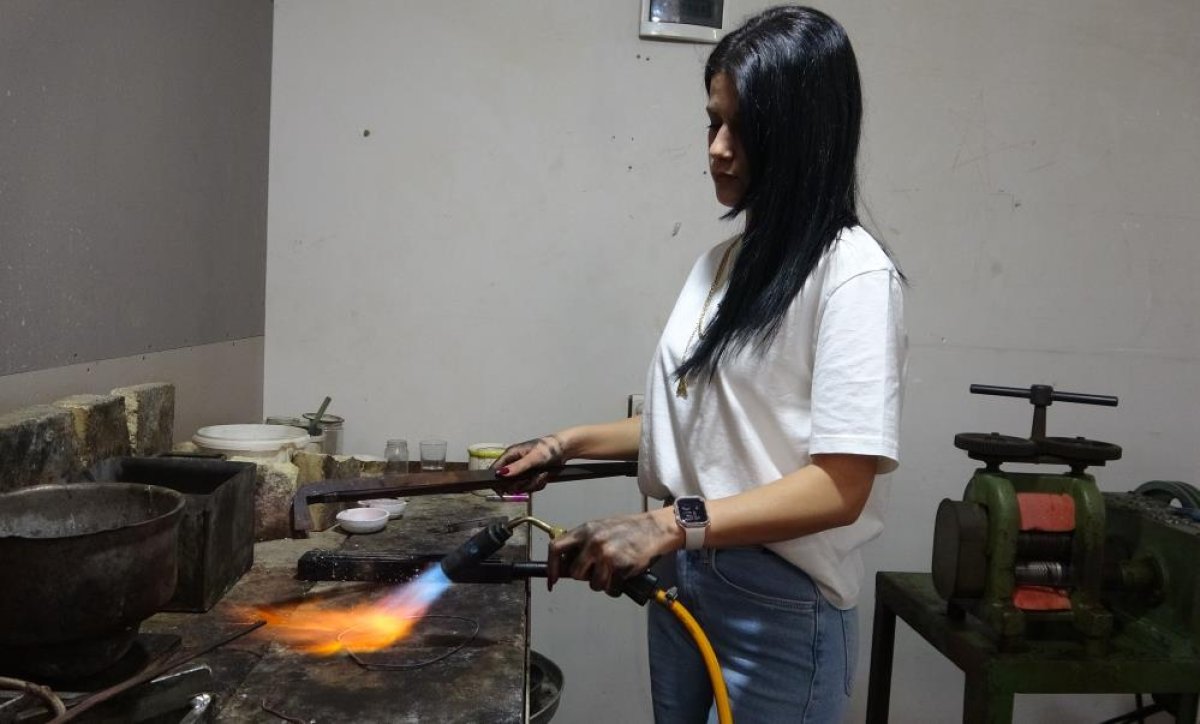 Mersin’de Genç Kadın Kuyumculukta Ustalık Kazandı