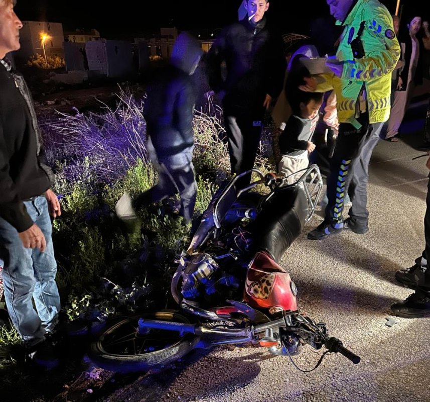 Erdemli’de Otomobil ile Motosiklet Çarpıştı