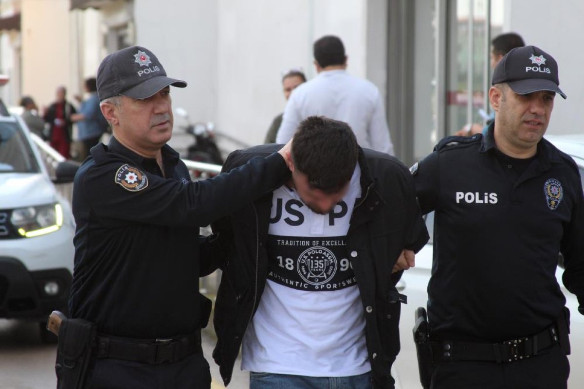 Ayağıyla Araç Sürdü, Ev Hapsi ve Sürüş Yasağı Aldı