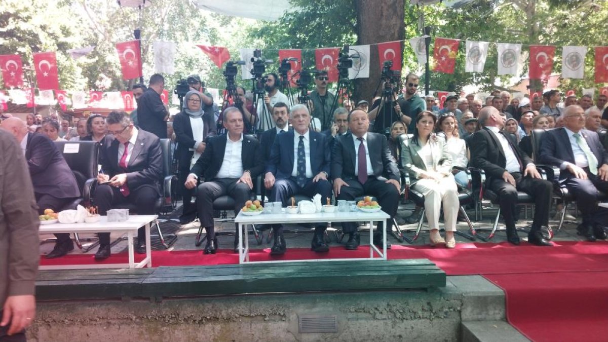 Mut’ta 64. Karacaoğlan Ve Kayısı Festivali Coşkuyla Başladı