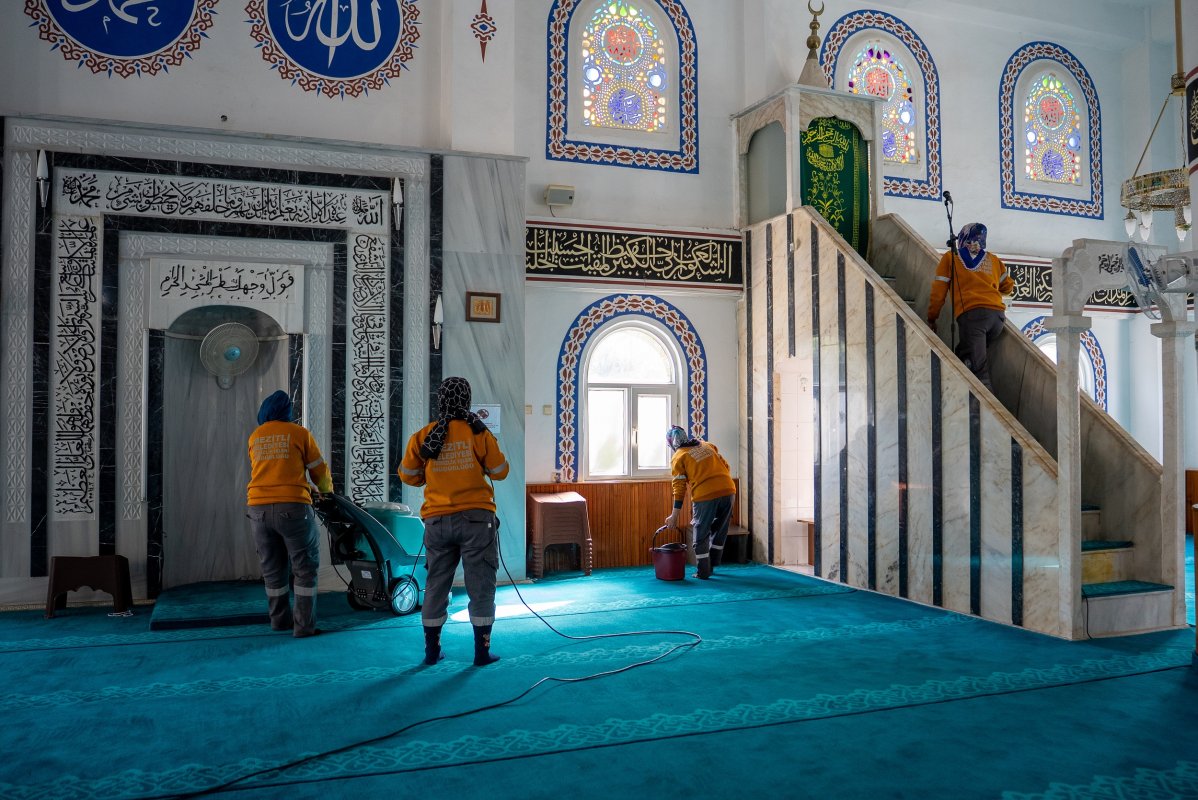 Mezitli Belediyesi Ramazan Ayı Öncesi Camilerle Kapsamlı Temizlik Gerçekleştirdi