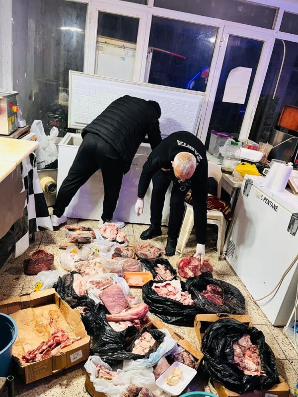 Antalya’da Kasap Dükkanında Mide Bulandıran Görüntü: Zabıtalar Gözlerine İnanamadı