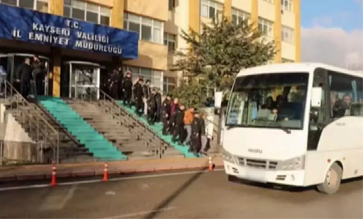 FETÖ Operasyonu: 54 Tutuklama