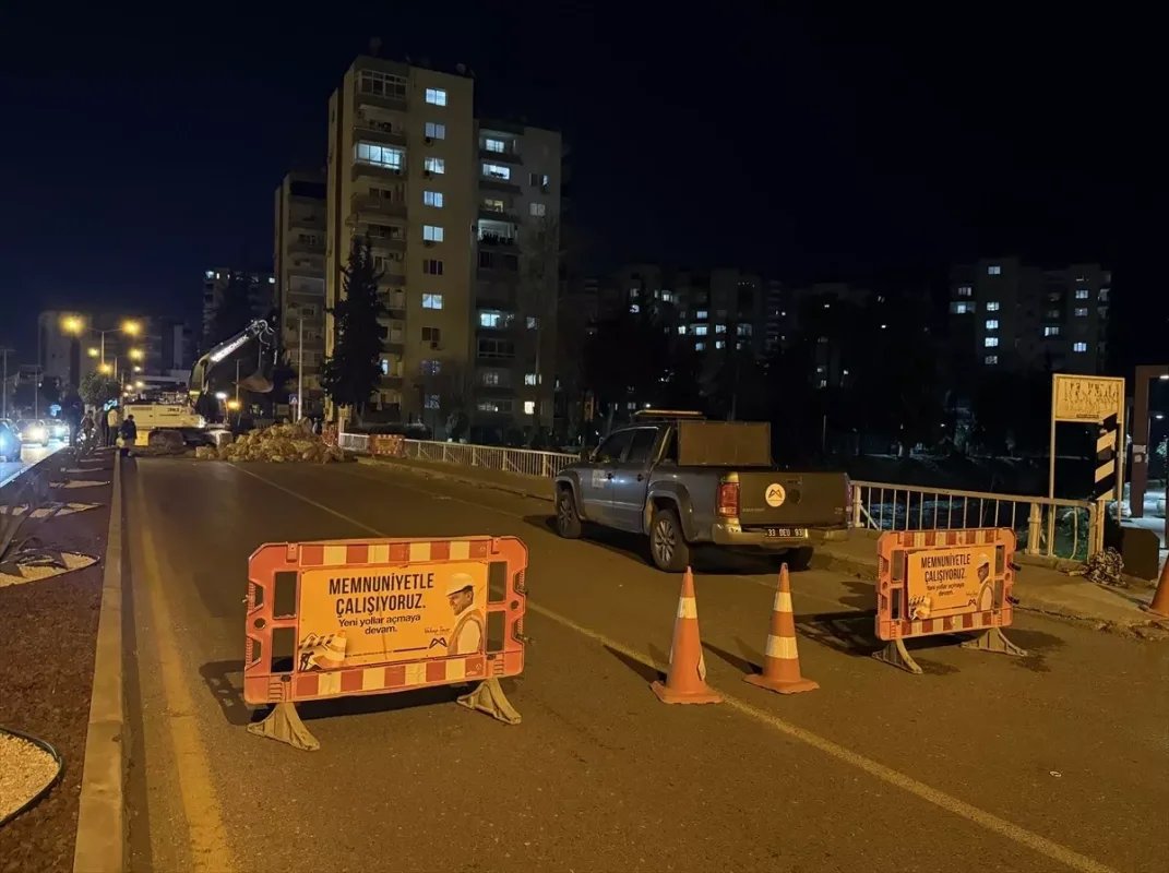 Mezitli'de Köprünün Bir Kısmı Çöktü