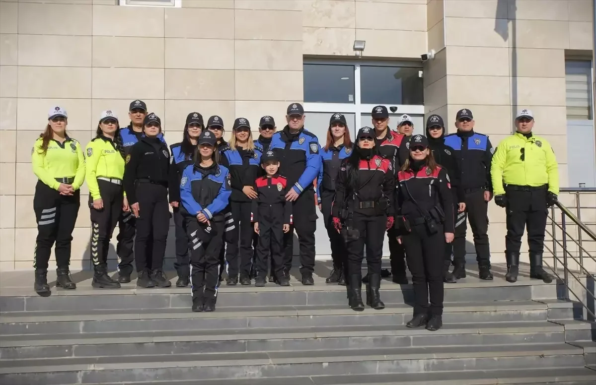 Mersin’de DMD Hastası Çocuğa Üniformalı Destek