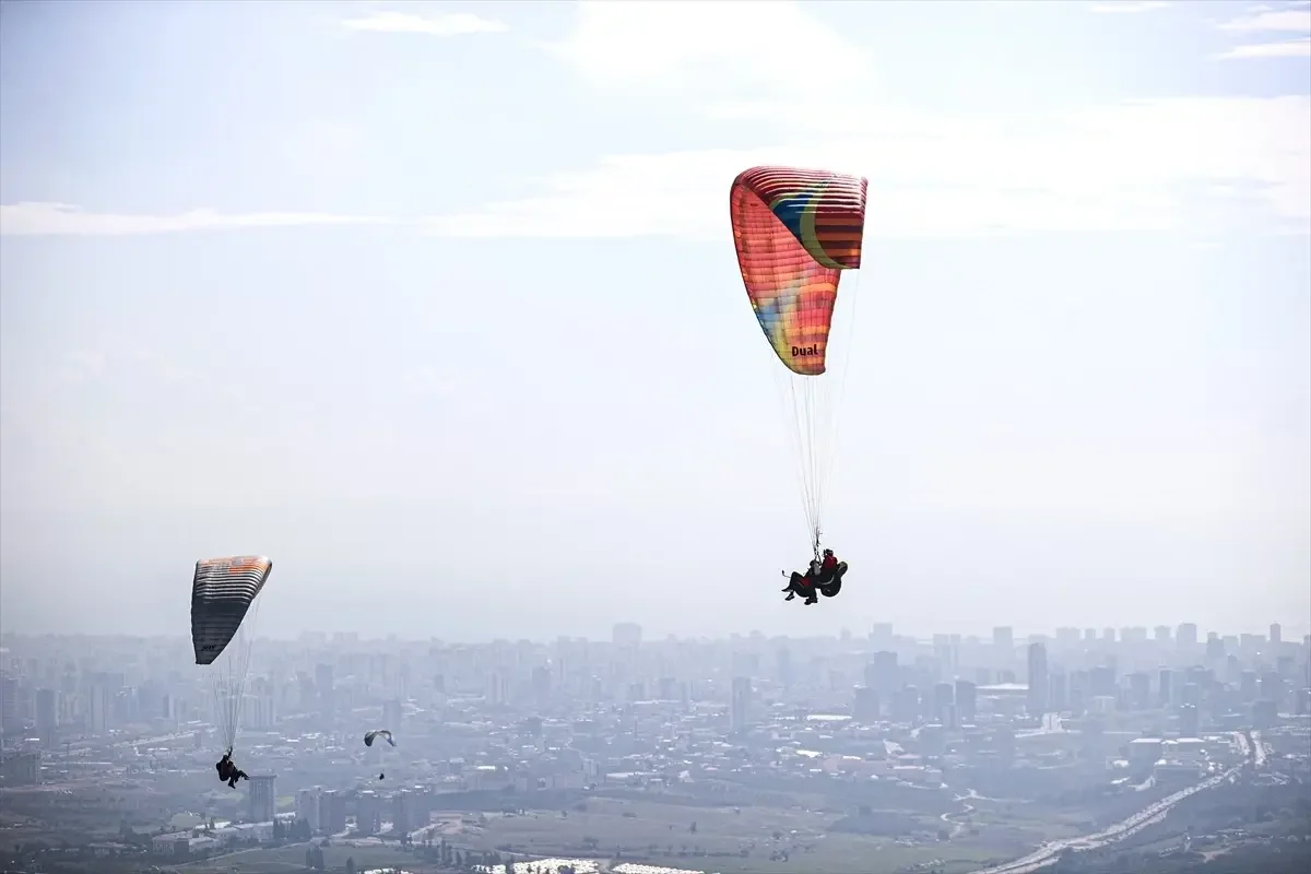 Engelleri Gökyüzünde Aştılar: Yamaç Paraşütü Heyecanı