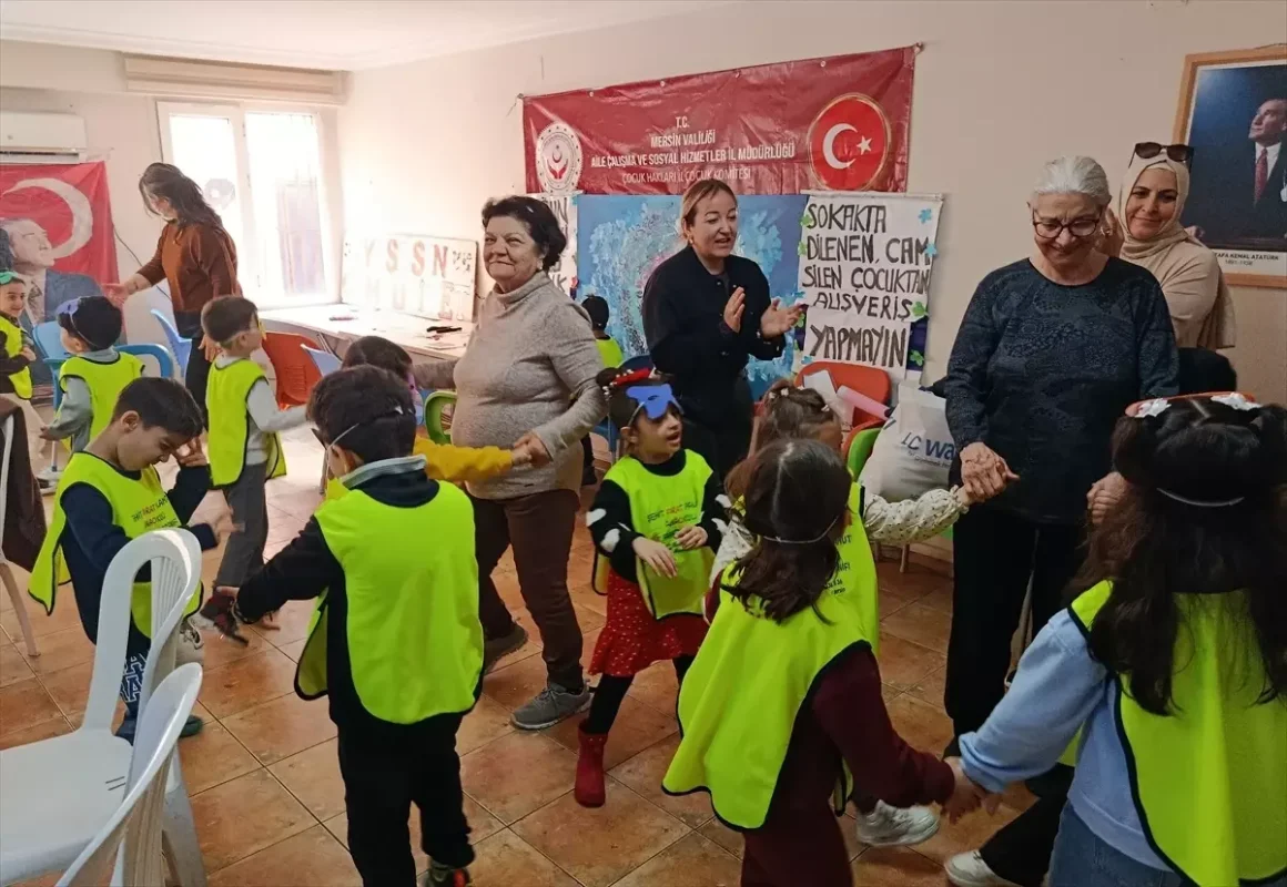 Mersin'de Yaşlılar ve Çocuklar Etkinlikte Bir Araya Gelip Eğlendi