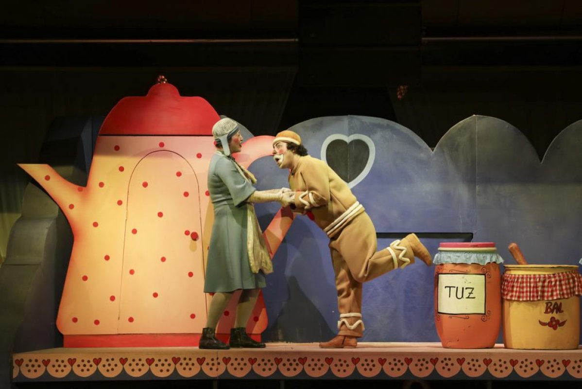 Mersin Şehir Tiyatrosu’na Küçük Ellerden Büyük Alkışlar