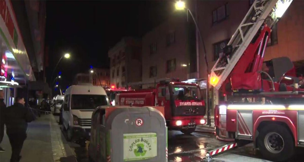 Küçükçekmece’de otel yangınında mahsur kalan iki kişi kurtarıldı