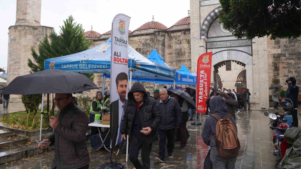 Tarsus’ta 6 Şubat Şehitleri İçin Helva Dağıtıldı